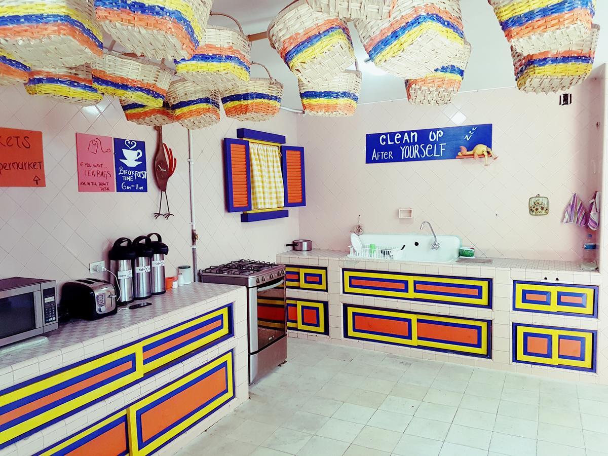 The Pelican Larry Hostel Cali Bagian luar foto