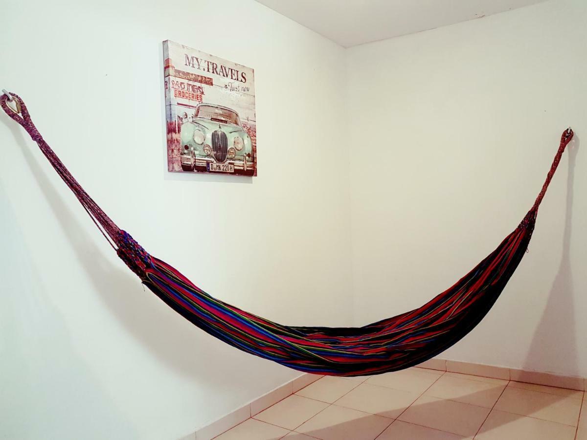The Pelican Larry Hostel Cali Bagian luar foto